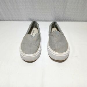 Toms Canvas Slip On Sneakers. Size Ladies 8.5